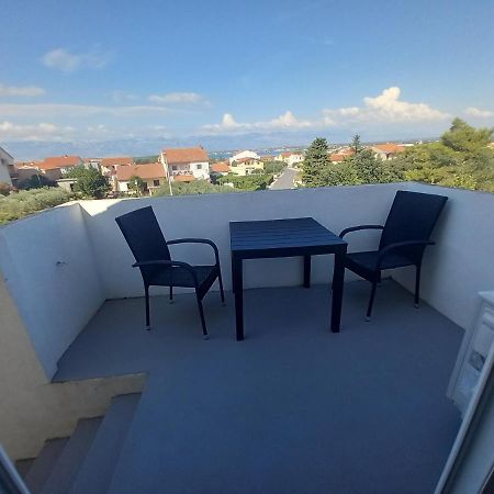 One Bedroom Loft Apartment With Nice View Nin Buitenkant foto